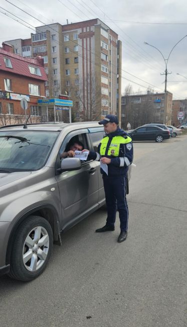 В Ухте автоинспекторы провели акцию «Безопасный перекресток»